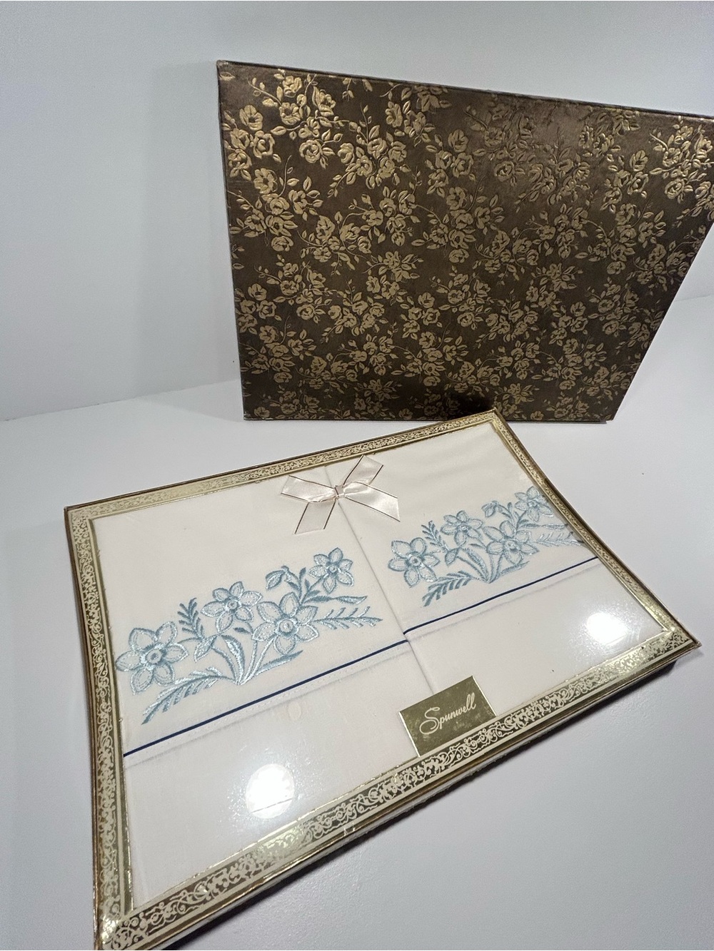 Vintage Spunwell Embroidered Linen Set Sealed Original Box Possibly Pillowcases
